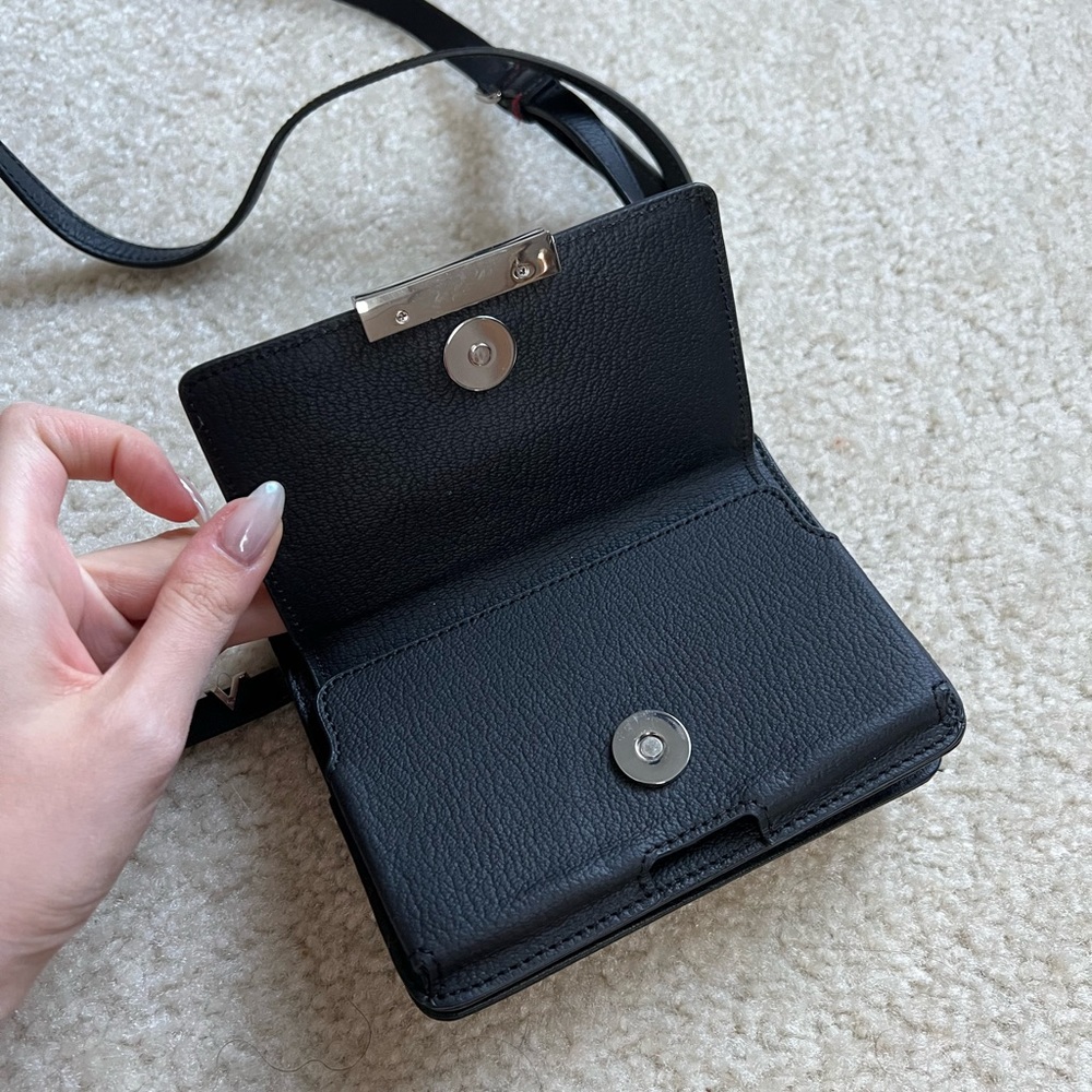 Vince Camuto wallet - Picture 4 of 7